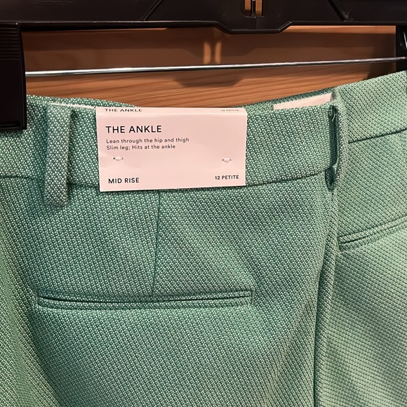 NWT Ann Taylor 12 petite green textured cropped slacks - Picture 6 of 8